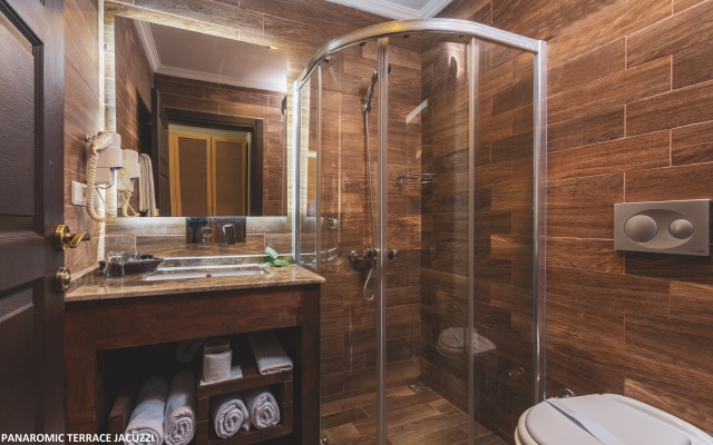 Manaspark Deluxe Hotel