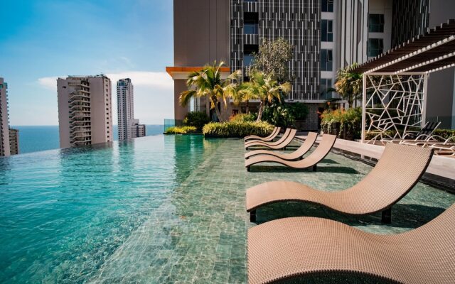 Riviera 1BR Sea View 2605 by Pattaya Holiday