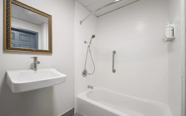 Wingate by Wyndham Savannah Gateway