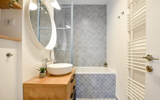 THE BIRD'S STORY. Plaza Residence Studio