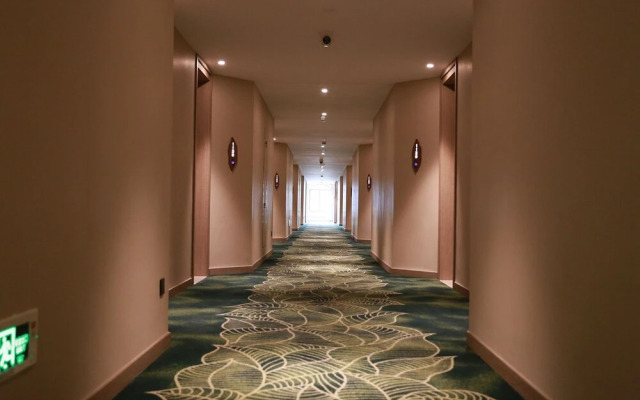 Emerald Bay Hotel Fuxian Lake