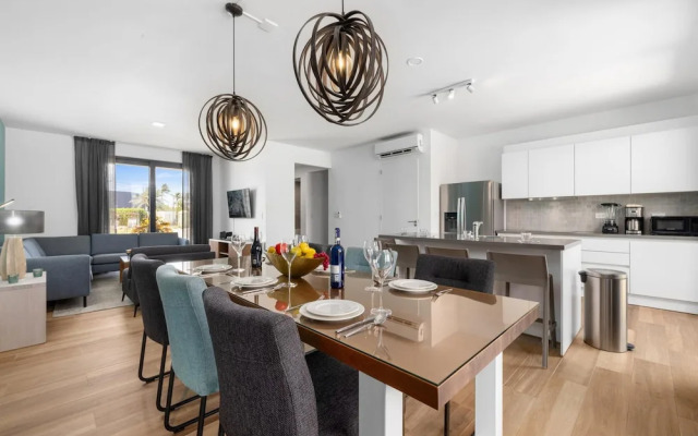 Serene Designer Gem Walk to Beach Strip Pool