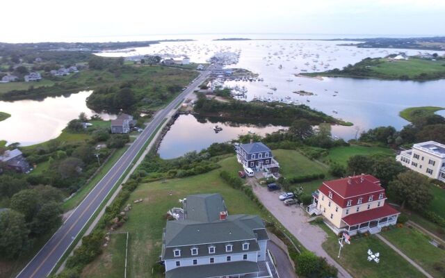 Payne's Harbor View Inn