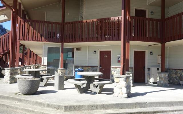 Seasons Motel