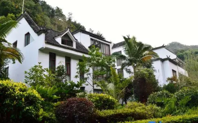 Rehai Hot Spring Resort · Meinvchi