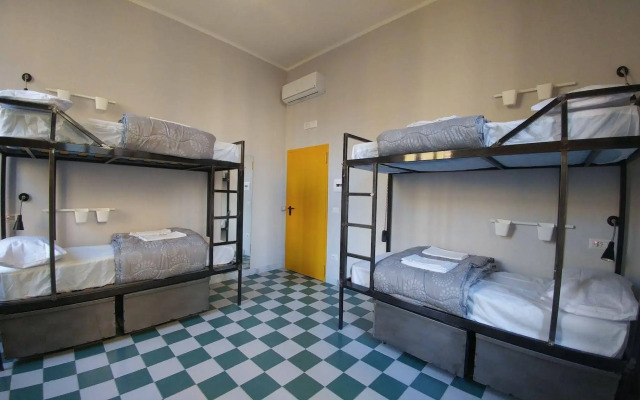 NeapolitanTrips Hostel and Bar