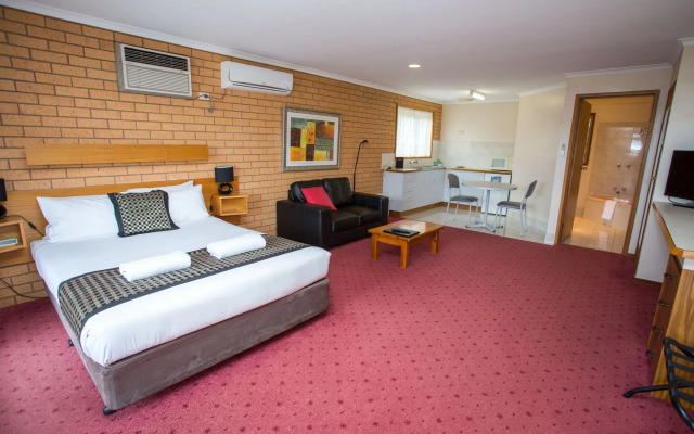 Blue Whale Motor Inn & Apartments