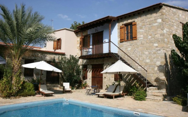 Porfyrios Country House