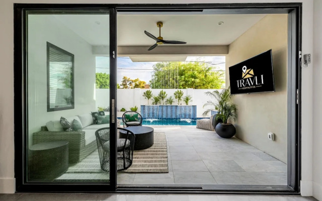 The Carlisle Experience 4 Showers Heated Pool