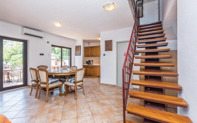 Stunning Home in Cesarica With Wifi and 3 Bedrooms