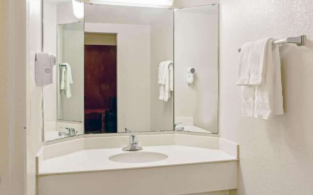 La Quinta Inn by Wyndham Victoria