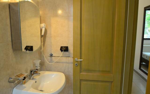 Beautiful Mansion in Torricella with Swimming Pool