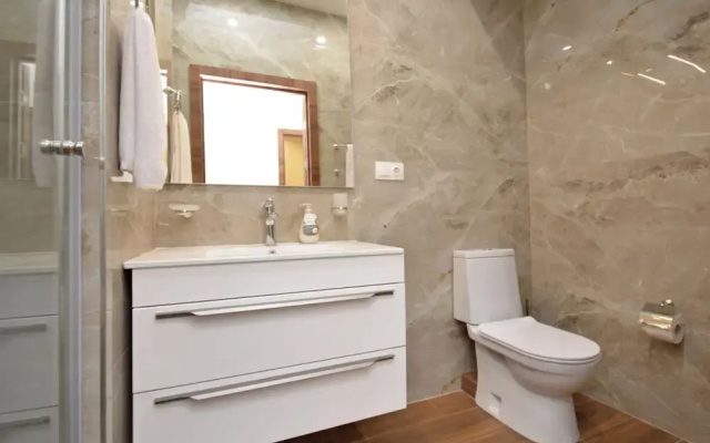 Apartment by Luxe Group VA277