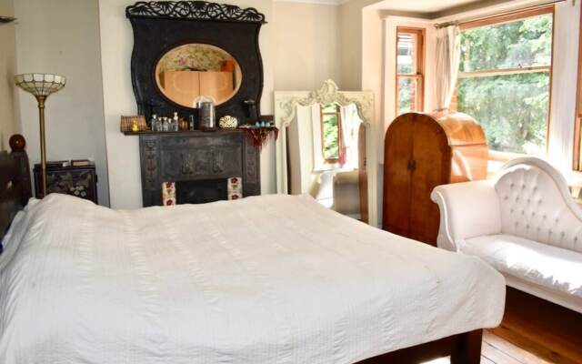 4 Bedroom House Near Seven Dials