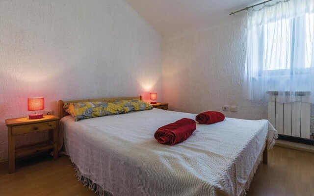 Beautiful Home in Zbandaj With Wifi and 2 Bedrooms