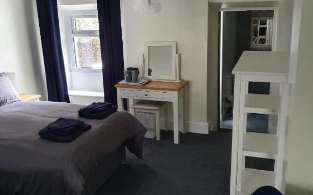 Red Lion Rooms - Self Check In