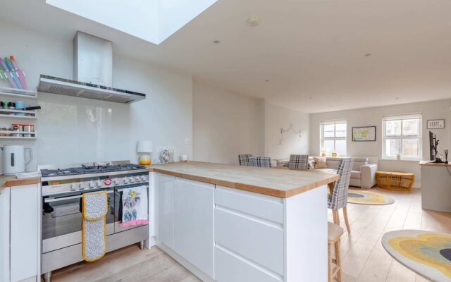 Lovely 2BD House on Private Road Clapham Common!