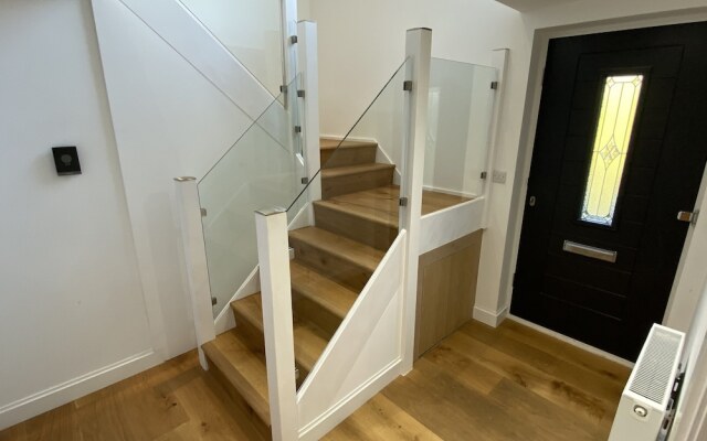 Ty Gwyn - 4 Bedroom Holiday Home