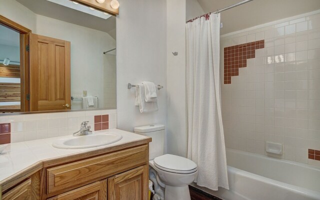 Evans Mountain Lodge