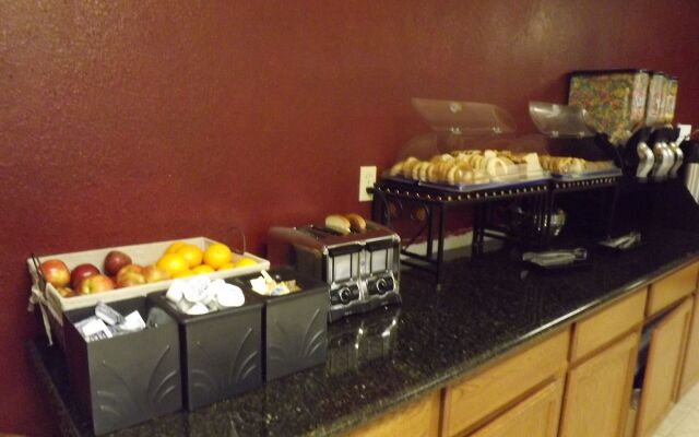 Rodeway Inn & Suites