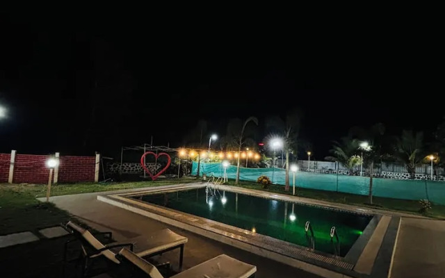 Redwings Resort