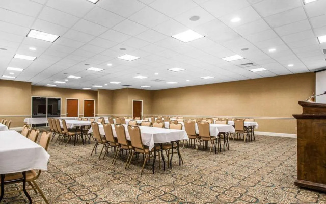 Quality Inn At Town Center