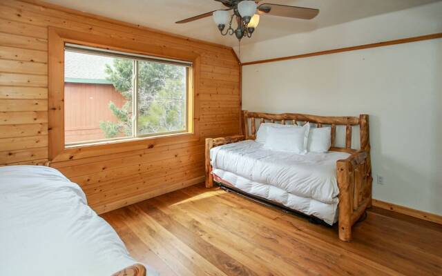 Castle Glen Chalet-1845 by Big Bear Vacations