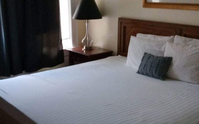 McLure Inn and Suites