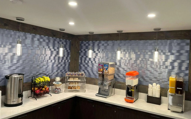 Travelodge Inn & Suites by Wyndham Anaheim on Disneyland Dr