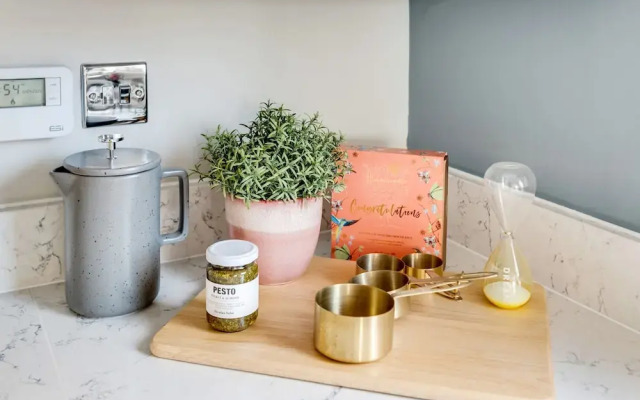 Stylish 4-br House - Free Parking Nice Garden