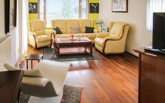 Awesome Home in Lanaken With 2 Bedrooms, Wifi and Outdoor Swimming Pool - фото 4