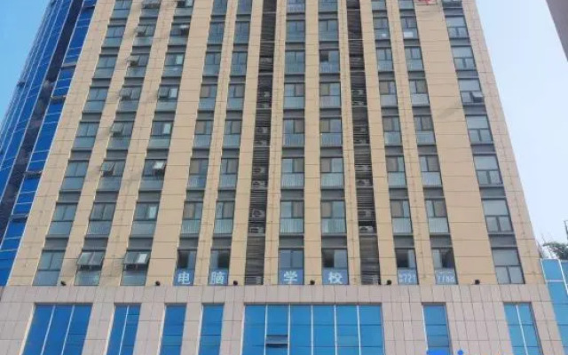 Weinan Takenianhua Theme Apartment