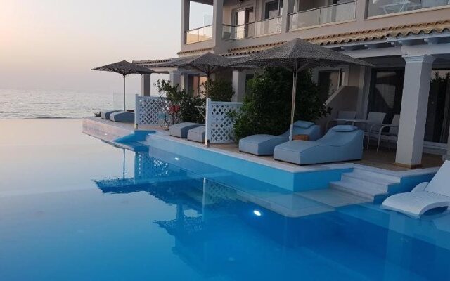 Paralia Luxury Suites