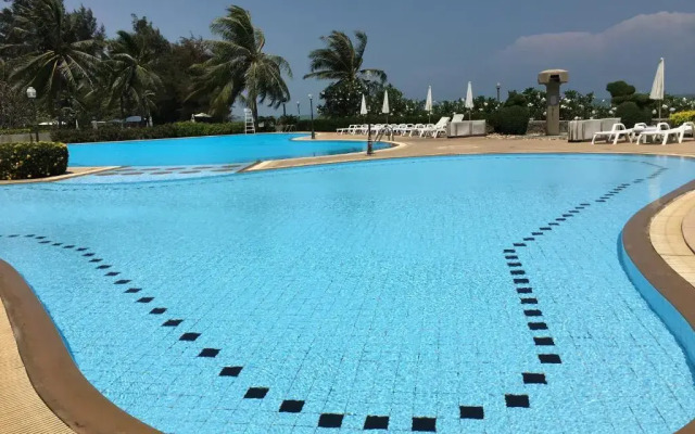 Phet Cha-am Plaza & Resort