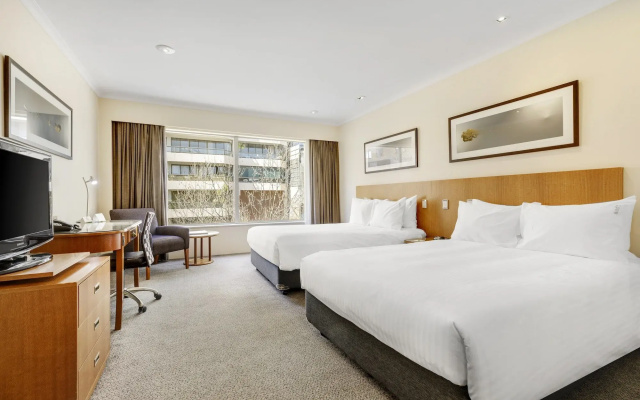 Holiday Inn Sydney Potts Point by IHG