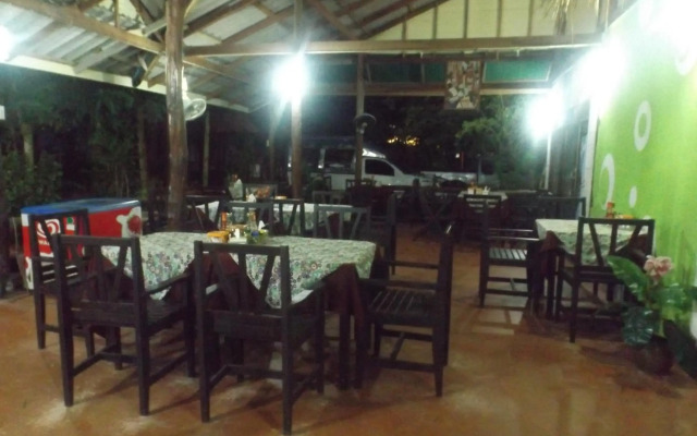 Lanta Long Beach Hostel