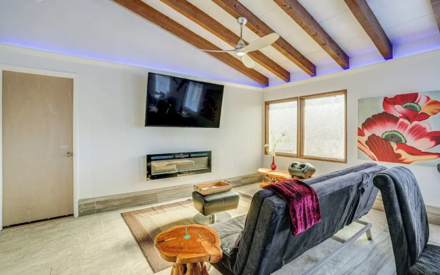 1 Mi to Dtwn: Scenic Prescott Hillside Retreat!