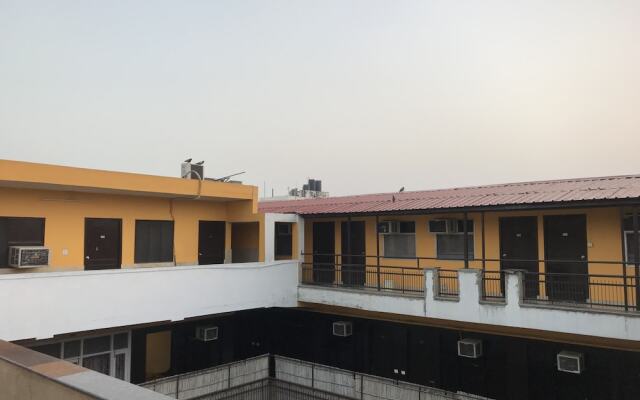 OYO 27864 Hotel Samrat