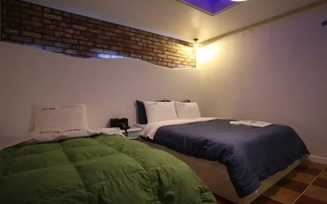 Mac Motel