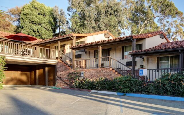 The Green Room Hotel