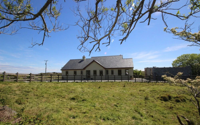 White Thorn House