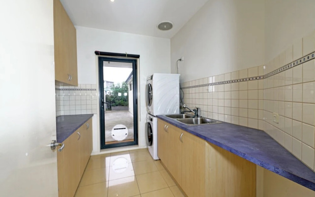 Luxury 7BRM Lakeside BigHouse Point Cook