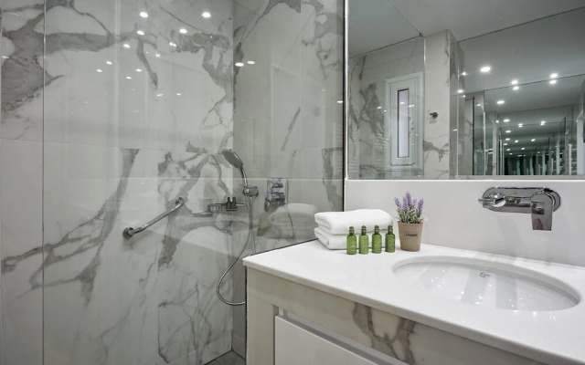 Luxurious Spacious Apt next  Hilton Area