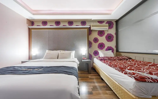 Gunsan Hotel Cello