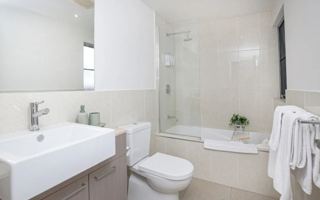 Luxury Cairns Stay with Pool and BBQ