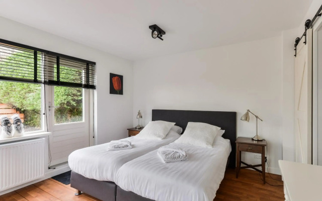 Luxury Garden View Apartment