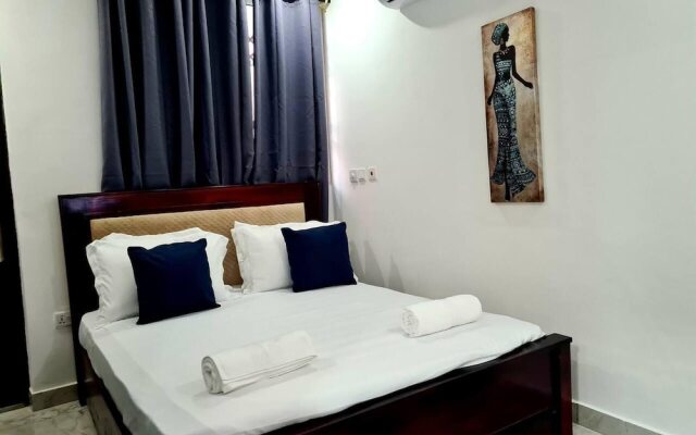 Spacious, Quiet & Cozy- Close to Highway-parking