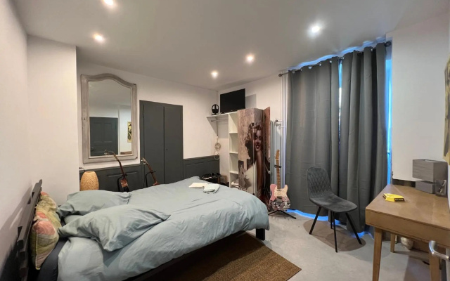 Elégant appartement au pied du château en plein centre ville – Guest Rooms – Porrentruy