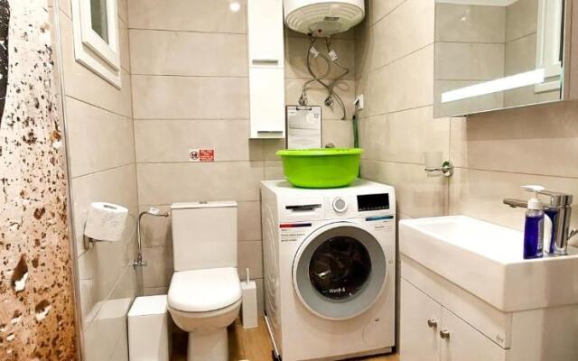 Apollo 4 - Luxury Apartment (City Center Studio)