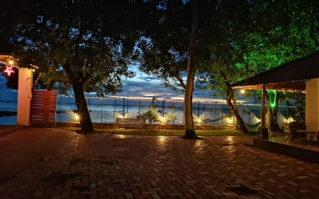 Saro Lake County Hotel